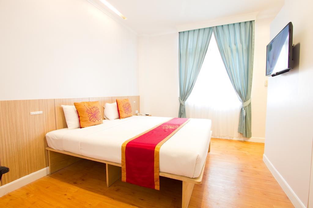 China Town Hotel - Sha Plus Certified Бангкок Экстерьер фото